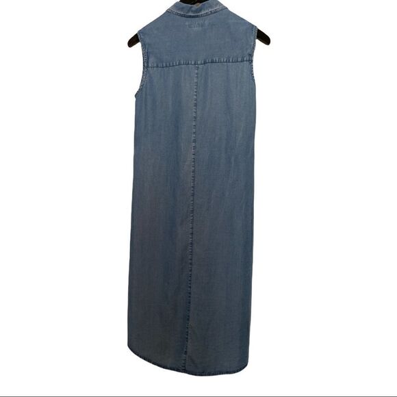 Thread + Supply | Medium Wash Chambray Long Side Slit Sleeveless Button Shirt S - Picture 2 of 6